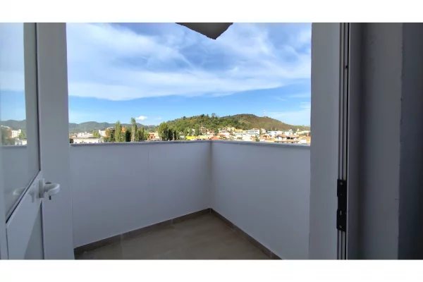 Shtepi me qera Apartament ne Tirane, 2+1, Mobilimi Pjeserisht e mobiluar, Pagesa 450  Euro.