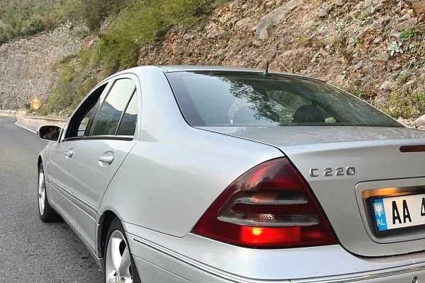 Makina ne shitje ne Shkoder - 2,200 Euro