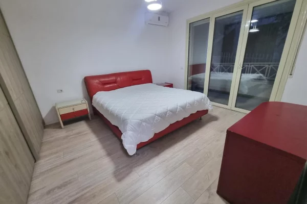 Shtepi me qera Apartament ne Tirane, 1+1, Mobilimi E mobiluar, Pagesa 700  Euro.