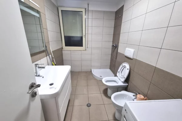 Shtepi me qera Apartament ne Tirane, 1+1, Mobilimi E mobiluar, Pagesa 700  Euro.