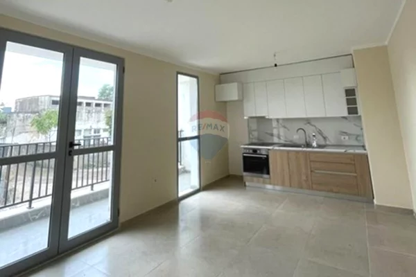 Shtepi me qera 2+1 ne Tirane - 43,000 Leke