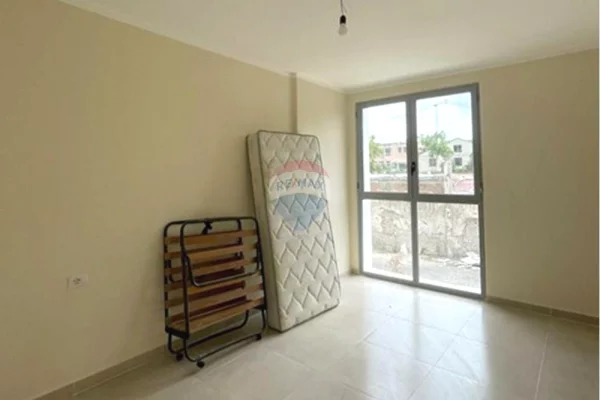 Shtepi me qera 2+1 ne Tirane - 43,000 Leke