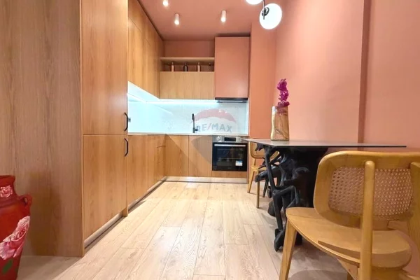 Shtepi me qera 1+1 ne Tirane - 900 Euro