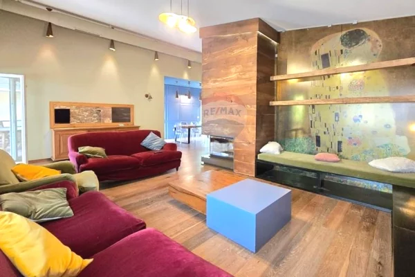 Shtepi me qera Vila Luksoze ne Tirane, 3+1, Mobilimi E mobiluar, Pagesa 2,500  Euro.