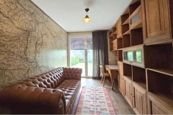 Shtepi me qera 3+1 ne Tirane - 2,500 Euro