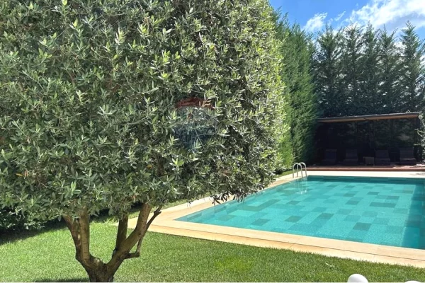 Shtepi me qera Vila Luksoze ne Tirane, 4+1, Mobilimi E mobiluar, Pagesa 4,500  Euro.