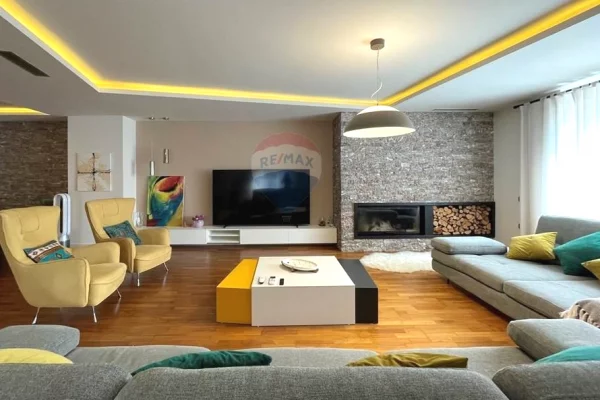 Shtepi me qera Vila Luksoze ne Tirane, 4+1, Mobilimi E mobiluar, Pagesa 4,500  Euro.