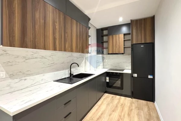 Shtepi ne shitje Apartament ne Tirane, 1+1, Mobilimi E mobiluar, Pagesa 178,000  Euro.