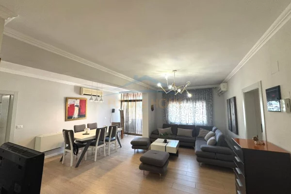 Casa in affitto 3+1 a Tirana - 1,100 Euro