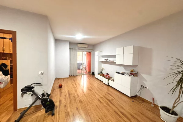 Shtepi me qera 2+1 ne Tirane - 650 Euro