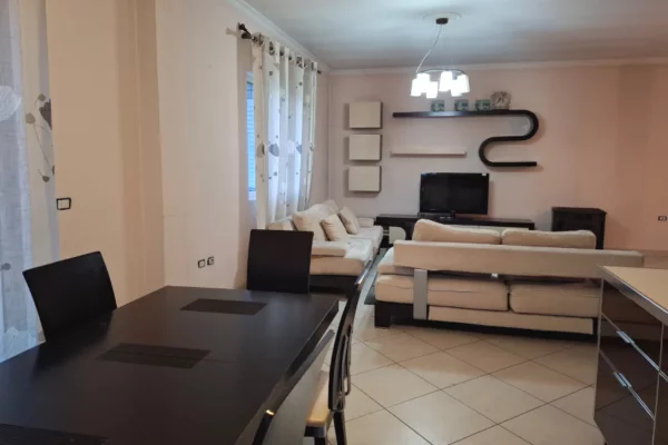 Shtepi me qera 3+1 ne Tirane - 620 Euro