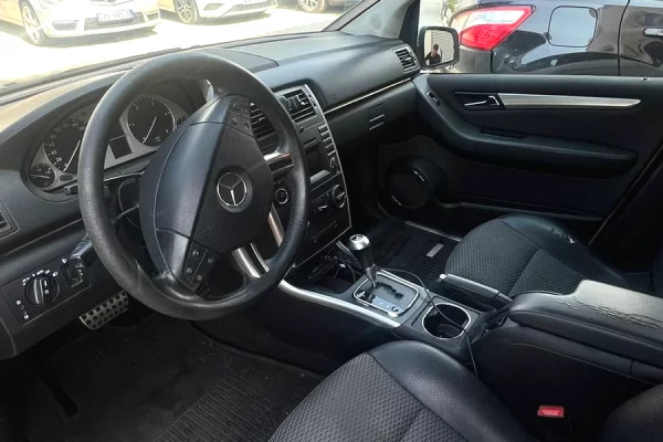 Makina ne shitje ne Tirane, Mercedes-Benz, 2009 Diesel,Kambio Automatik Pagesa 4,000  Euro.