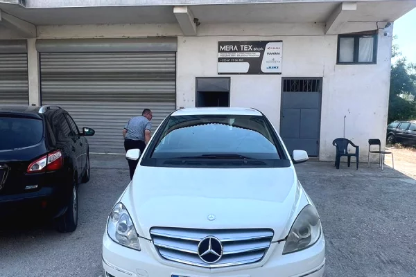 Makina ne shitje ne Tirane, Mercedes-Benz, 2009 Diesel,Kambio Automatik Pagesa 4,000  Euro.