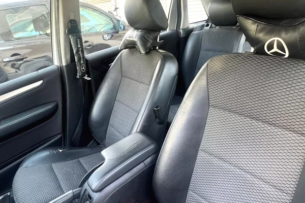 Makina ne shitje ne Tirane, Mercedes-Benz, 2009 Diesel,Kambio Automatik Pagesa 4,000  Euro.