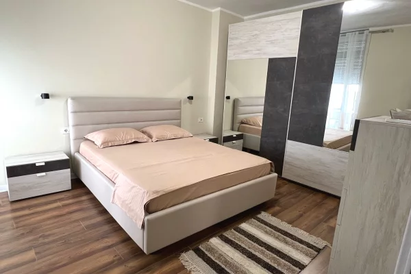 Shtepi ne shitje Apartament ne Durres, 2+1, Mobilimi E mobiluar, Pagesa 185,000  Euro.
