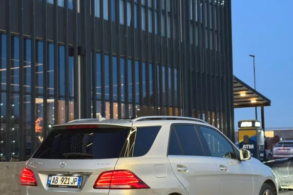 Cars for sale in Durres, Mercedes-Benz, 2016 Diesel,Kambio Automatik Payment 23,000  Euro.