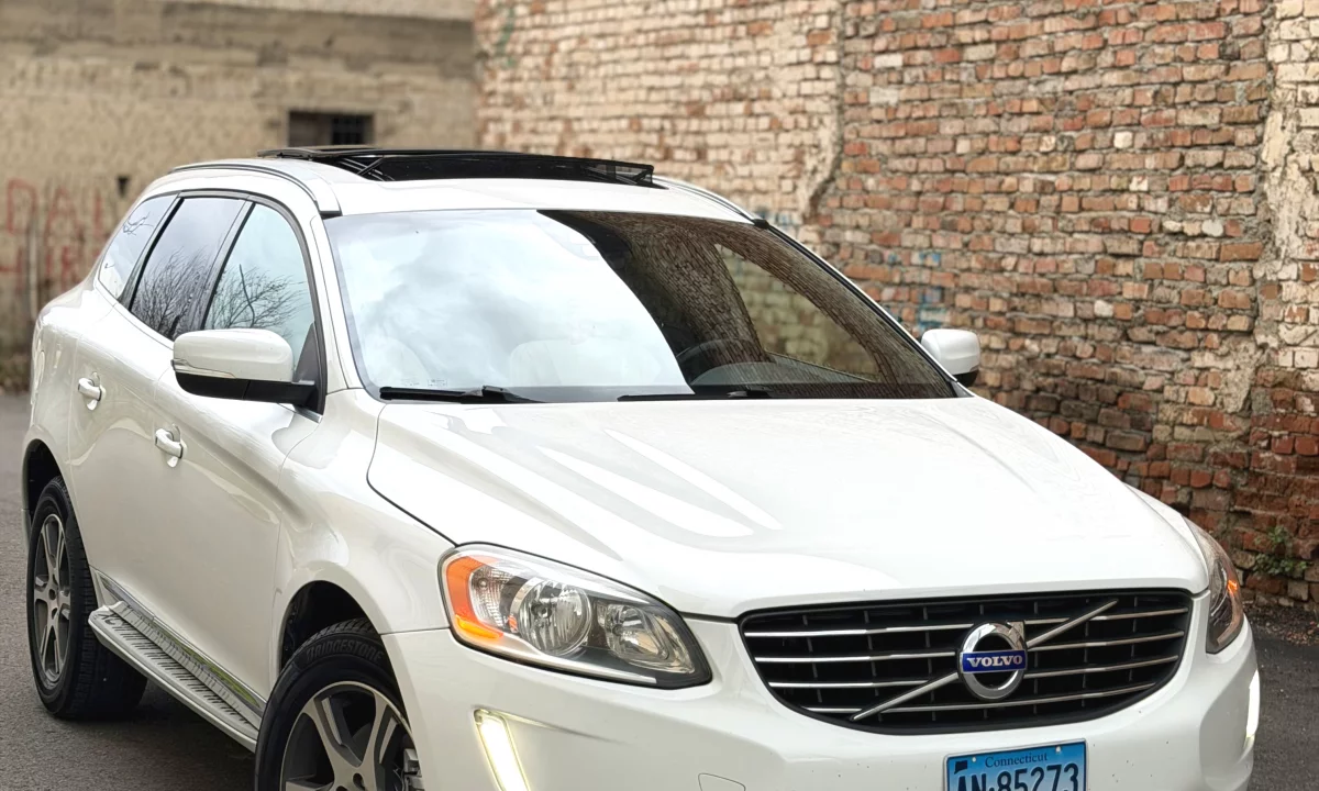 Makina ne shitje ne Durres, Volvo, 2016 Benzine,Kambio Automatik Pagesa 12,500  Euro.