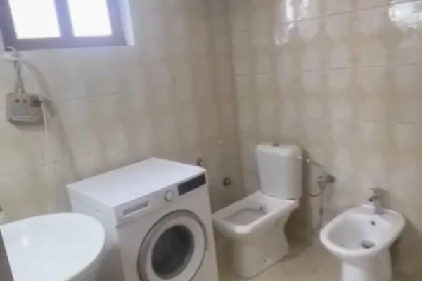 Shtepi me qera 2+1 ne Tirane - 30,000 Leke