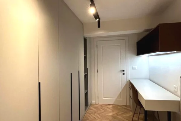 Shtepi me qera 2+1 ne Tirane - 700 Euro