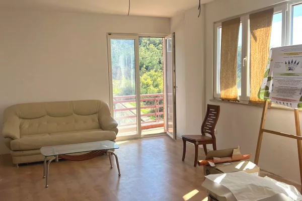 Shtepi ne shitje Apartament ne Tirane, 1+1, Mobilimi Bosh, pa mobiluar, Pagesa 109,000  Euro.