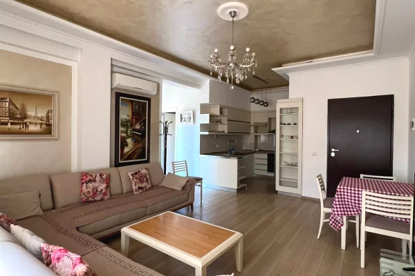 Jepet me qira 1+1 në rrugën Frosina Plaku te kompleksi Kontakt