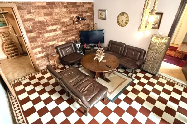 SHTEPI PRIVATE PER QERA TEK PAZARI I RI