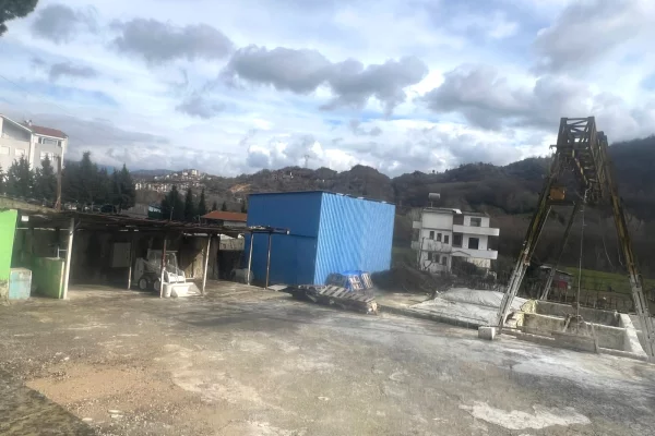 🔹 Jepet me qira ambient 1000 m2 – 700Euro/muaj 🔹