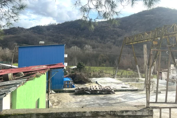 🔹 Jepet me qira ambient 1000 m² – 700€/muaj 🔹