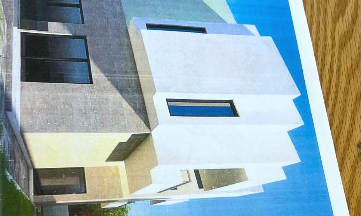 Shtepi ne shitje Vila Luksoze ne Durres, 6+1, Mobilimi Bosh, pa mobiluar, Pagesa 700,000  Euro.