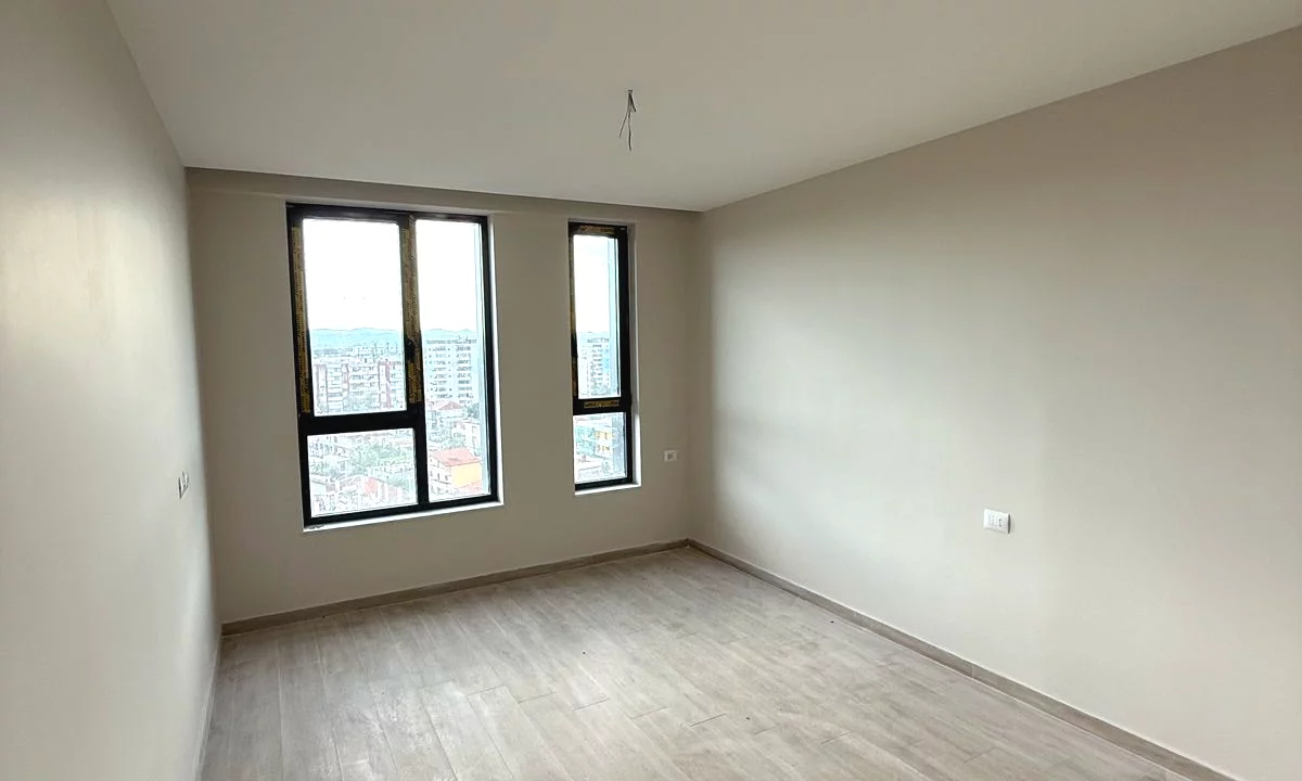 Shtepi ne shitje Apartament ne Tirane, 3+1, Mobilimi Bosh, pa mobiluar, Pagesa 267,400  Euro.