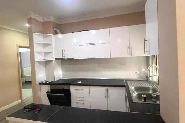 Shtepi me qera Apartament ne Tirane, 3+1, Mobilimi E mobiluar, Pagesa 550  Euro.
