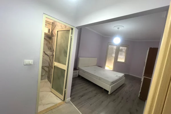 Shtepi me qera Apartament ne Tirane, 3+1, Mobilimi E mobiluar, Pagesa 550  Euro.