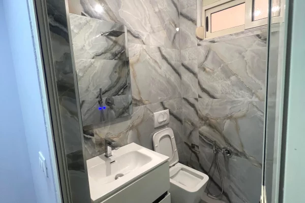 Shtepi me qera Apartament ne Tirane, 3+1, Mobilimi E mobiluar, Pagesa 550  Euro.