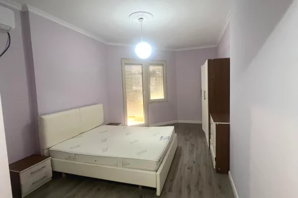 Shtepi me qera Apartament ne Tirane, 3+1, Mobilimi E mobiluar, Pagesa 550  Euro.