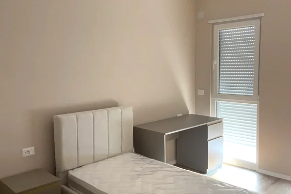 Shtepi me qera Apartament ne Tirane, 2+1, Mobilimi E mobiluar, Pagesa 550  Euro.