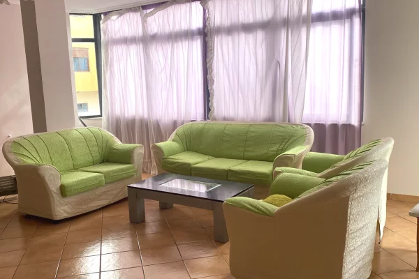 Shtepi me qera 2+1 ne Tirane - 10,000 Leke