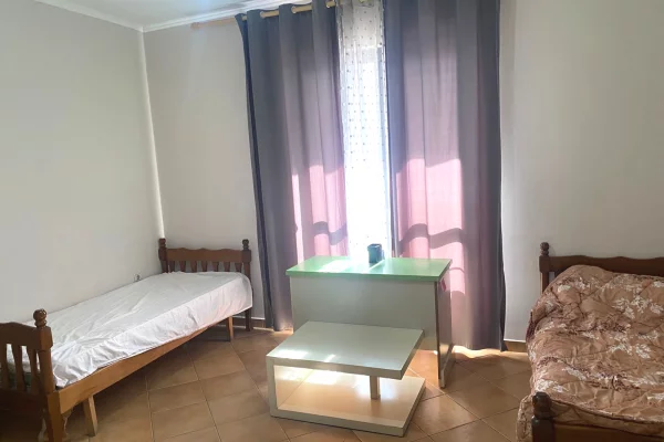 Shtepi me qera 2+1 ne Tirane - 10,000 Leke