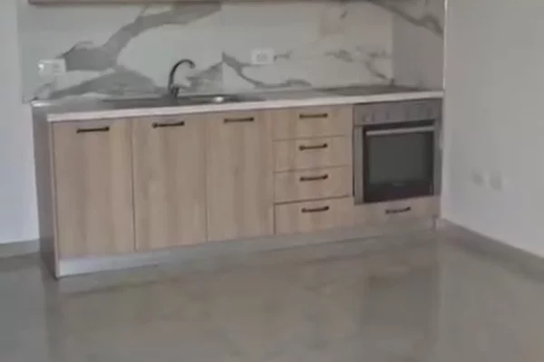 Shtepi me qera 1+1 ne Tirane - 25,000 Leke