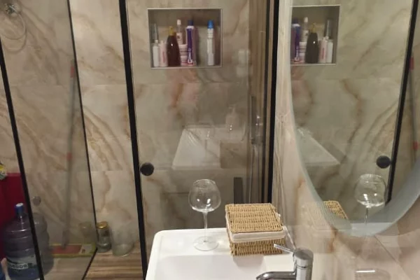 Jepet me qira ambient per zyre – 120 m2