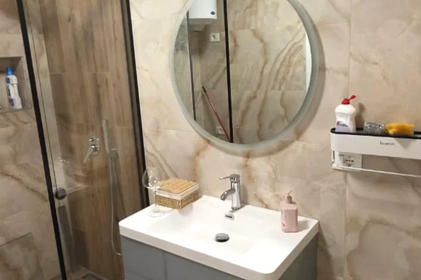 Jepet me qira ambient per zyre – 120 m2