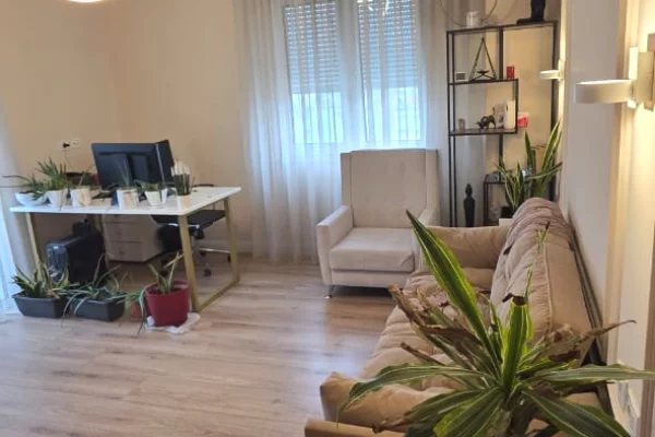 Jepet me qira ambient per zyre – 120 m2