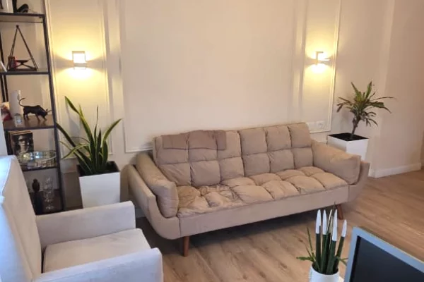 Jepet me qira ambient per zyre – 120 m2