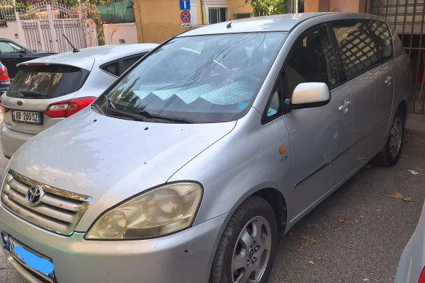 Makina ne shitje ne Tirane - 2,700 Euro