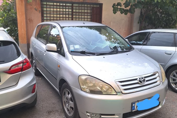 Makina ne shitje ne Tirane - 2,700 Euro