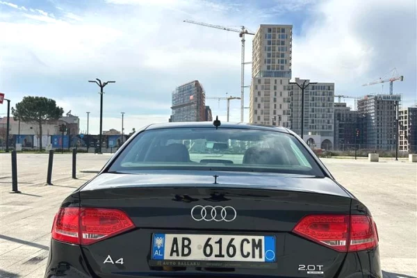 Makina ne shitje ne Tirane, Audi, 2012 Benzine,Kambio Automatik Pagesa 6,000  Euro.