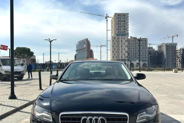 Makina ne shitje ne Tirane, Audi, 2012 Benzine,Kambio Automatik Pagesa 6,000  Euro.