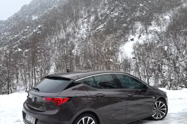 Makina ne shitje ne Prishtine, Opel, 2016 Diesel,Kambio Manual Pagesa 14,000  Euro.