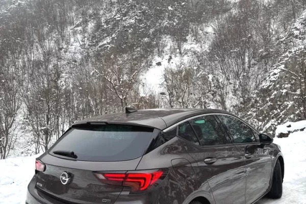 Makina ne shitje ne Prishtine, Opel, 2016 Diesel,Kambio Manual Pagesa 14,000  Euro.