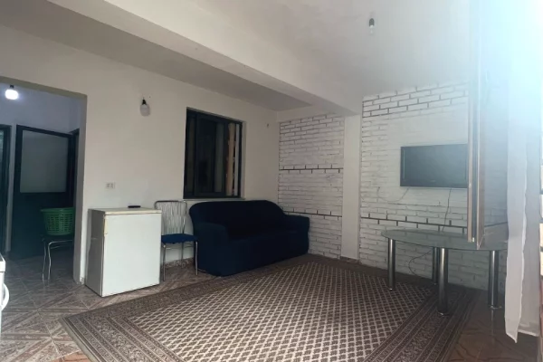 Shtepi me qera 1+1 ne Tirane - 25,000 Leke