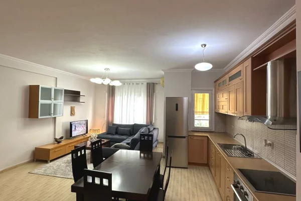 Shtepi me qera 2+1 ne Tirane - 70,000 Leke